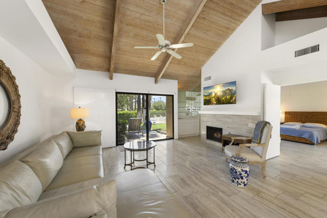 306 Forest Hills Drive, Rancho Mirage CA: https://media.crmls.org/mediaz/d8dc483c-6cc8-4627-9bdd-5396cb9349f1.jpg