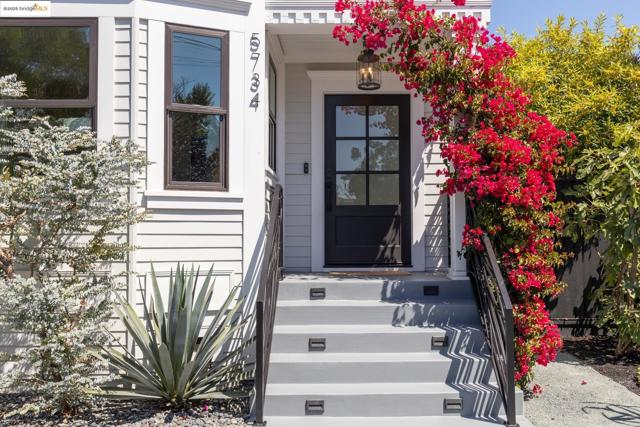 5734 Maccall St, Oakland CA: https://media.crmls.org/mediaz/d8dca5f3-862a-4ce1-ab25-ea6a66d29d34.jpg