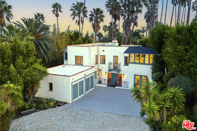 6749 Whitley Terrace, Los Angeles CA: https://media.crmls.org/mediaz/d8dd4716-4893-447f-99b8-56be389adbaf.jpg