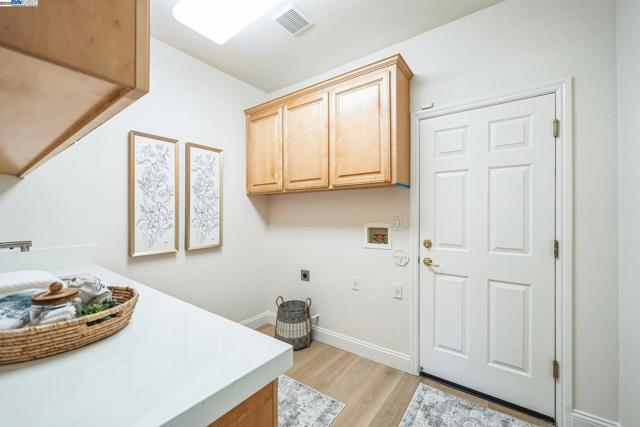 1221 Culet Ranch Rd, Danville CA: https://media.crmls.org/mediaz/d8ddd5d3-3e9e-4eb2-a8ee-8547970e40b0.jpg