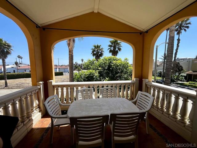5103 W Wooley Rd, Oxnard CA: https://media.crmls.org/mediaz/d8dde4b8-c854-4bba-90a4-c4dffa419c0f.jpg
