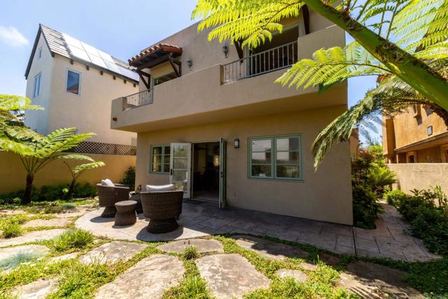 418 Marine St, La Jolla CA: https://media.crmls.org/mediaz/d8de1ac9-7015-43bb-8428-3de30a29d5ea.jpg
