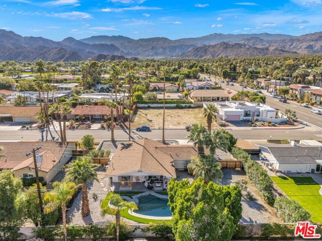 74060 Setting Sun Trail, Palm Desert CA: https://media.crmls.org/mediaz/d8de2a57-fb66-408d-b43f-5469dc87a370.jpg