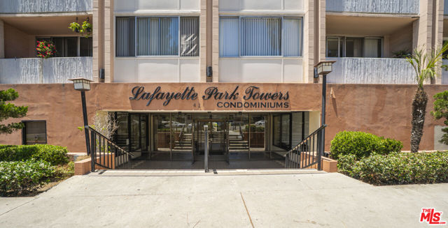 421 S La Fayette Park Place, Los Angeles CA: https://media.crmls.org/mediaz/d8de470b-be39-4277-bbbc-9b252ae4a5d9.jpg
