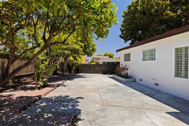 4501 Alice Way, Union City CA: https://media.crmls.org/mediaz/d8deac29-3916-4e8e-b27d-99c64f17536a.jpg
