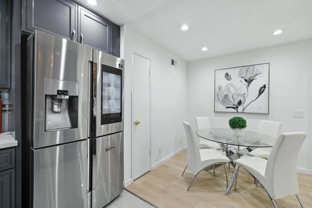 2452 W Bayshore Road, Palo Alto CA: https://media.crmls.org/mediaz/d8def109-39dd-41dd-a8a9-34c98431d750.jpg