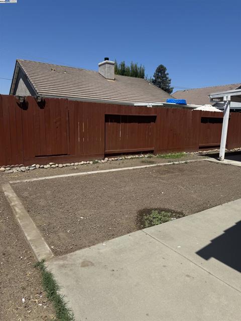 5325 Avante Lane, Salida CA: https://media.crmls.org/mediaz/d8df144b-d7b1-4fab-8507-01e8a94208c4.jpg
