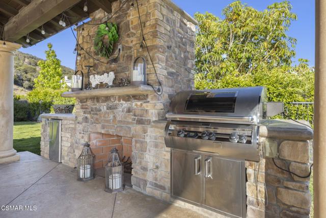 82 Queens Garden Drive, Thousand Oaks CA: https://media.crmls.org/mediaz/d8df3f27-2a70-4931-818a-e74e18d7b192.jpg