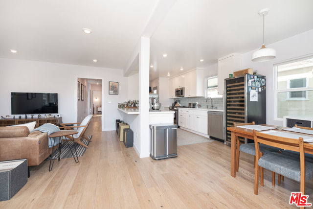 1005 N Alexandria Avenue, Los Angeles CA: https://media.crmls.org/mediaz/d8dfec82-0f50-4f5a-9024-afd30791f4b9.jpg