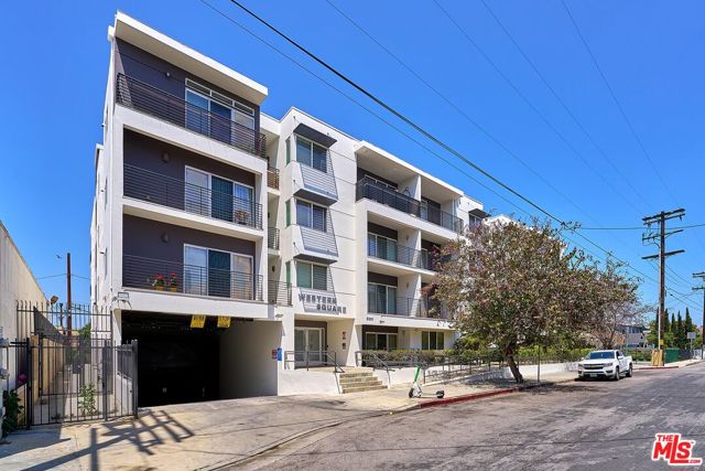 3061 W 12th Place, Los Angeles CA: https://media.crmls.org/mediaz/d8e0bfd8-2287-4601-a779-5e34d92a9431.jpg
