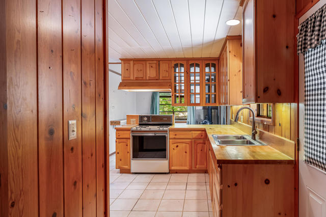52551 Pine Ridge Road, Idyllwild CA: https://media.crmls.org/mediaz/d8e118e7-7af7-4636-98d8-aacfc0244e10.jpg