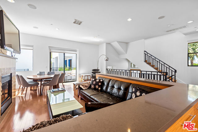 12936 Discovery, Los Angeles CA: https://media.crmls.org/mediaz/d8e175d2-0865-4395-b488-069010b4031f.jpg