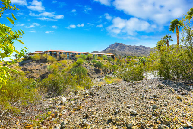 Image 21 of 51 For 14 Santa Rosa Mountain Lane