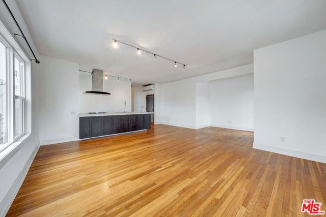 1216 N Kenmore Avenue, Los Angeles CA: https://media.crmls.org/mediaz/d8e2e86f-3804-4fe2-82cd-9231dcbab09e.jpg