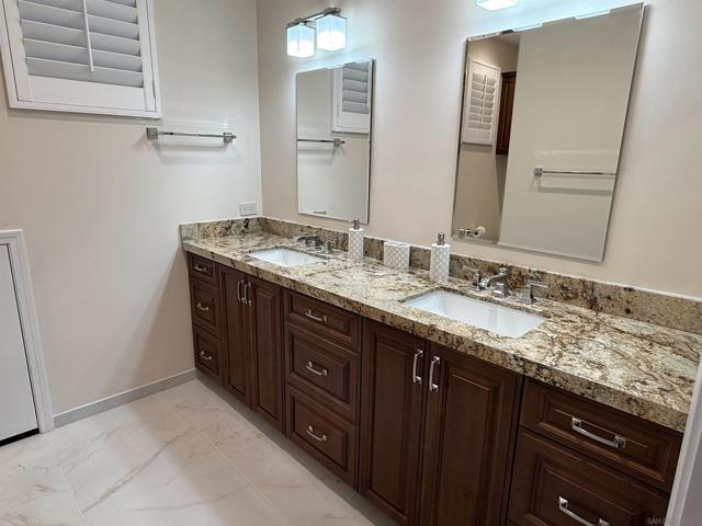 9007 Montrose Way, San Diego CA: https://media.crmls.org/mediaz/d8e3350d-2b8c-46db-acae-bff4bf011bb5.jpg