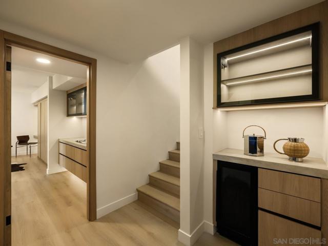 2163 Caminito Circulo Norte, La Jolla CA: https://media.crmls.org/mediaz/d8e52586-fbb1-4af7-8553-85afa2099829.jpg