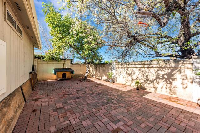 27950 Lancelot Court, Hayward CA: https://media.crmls.org/mediaz/d8e5a358-d7a2-4632-b749-033043268a77.jpg