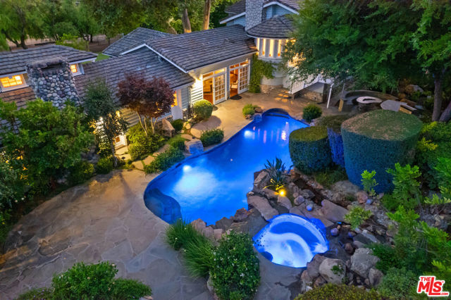 33269 Mulholland Highway, Malibu CA: https://media.crmls.org/mediaz/d8e5c781-3d74-461e-af56-352ac69cc022.jpg