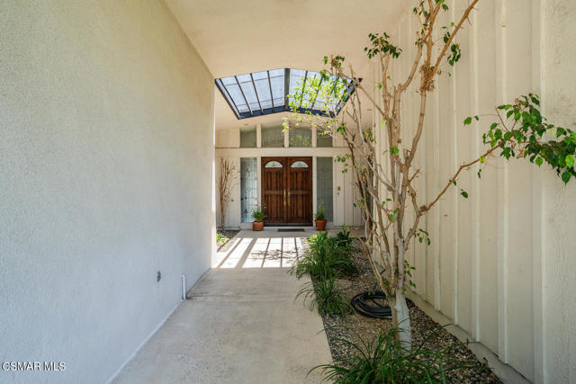 18854 Edleen Drive, Tarzana CA: https://media.crmls.org/mediaz/d8e6ca12-6791-4474-b481-e844e91238e2.jpg