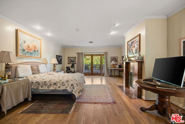 821 Malcolm Avenue, Los Angeles CA: https://media.crmls.org/mediaz/d8e6e145-1b06-4fbe-9f4d-a651cb21726d.jpg