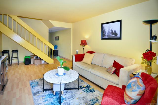 10373 Caminito Banyon, San Diego CA: https://media.crmls.org/mediaz/d8e71e28-4e6d-4b6d-9da7-37ad69288d01.jpg