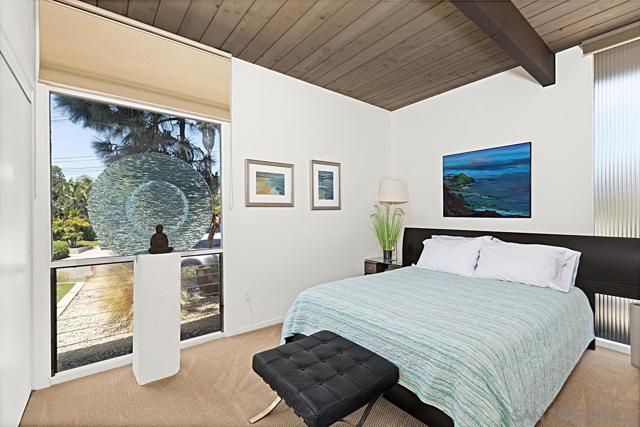 3455 Aldford Dr, San Diego CA: https://media.crmls.org/mediaz/d8e7f3ea-ff33-4fb2-9b5c-ba2e3efd534a.jpg