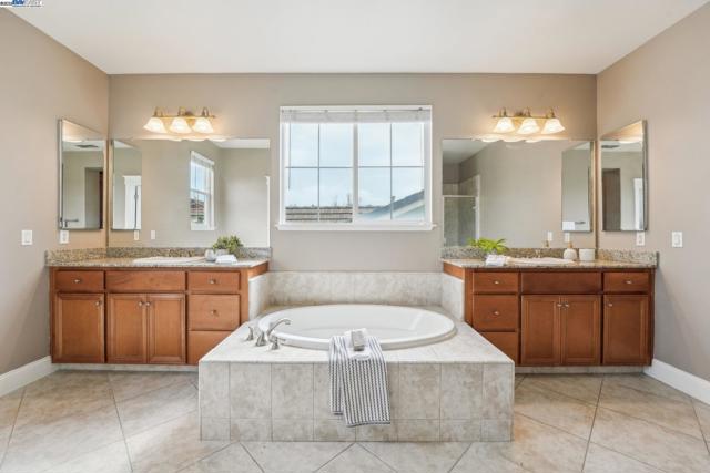 632 S Comunidad Street, Mountain House CA: https://media.crmls.org/mediaz/d8e81510-c514-4dd7-9019-a76b0ae0189b.jpg
