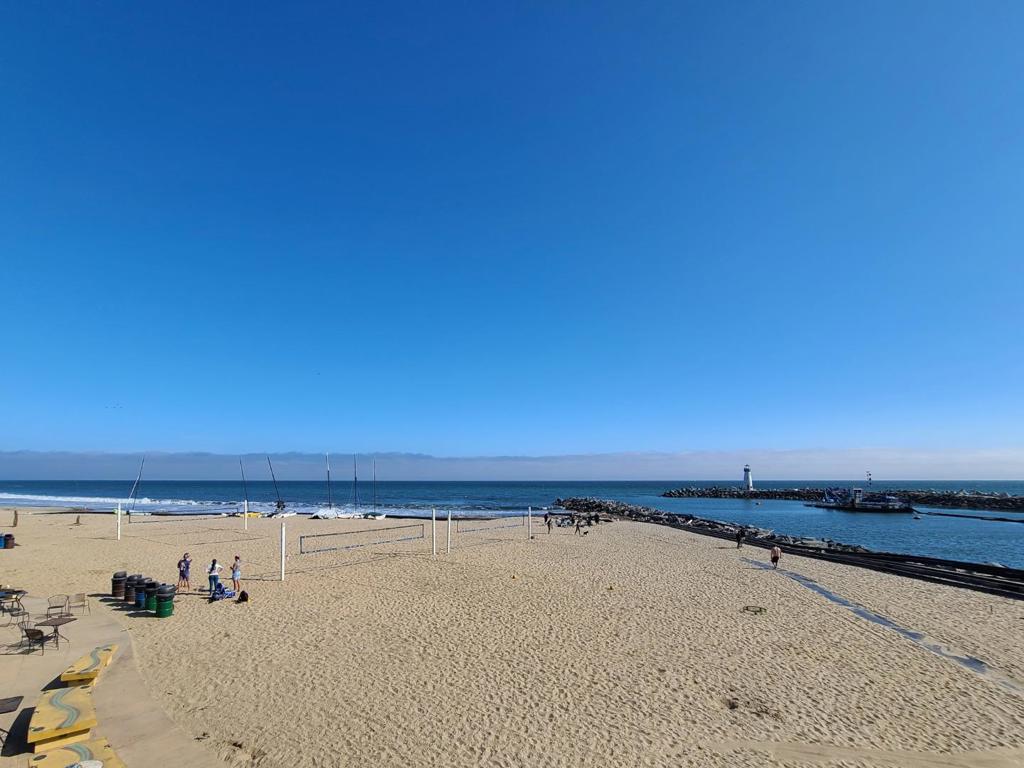 https://media.crmls.org/mediaz/d8e8d17c-fb7b-4773-b411-228665cf5227.jpg?preset=X-Large