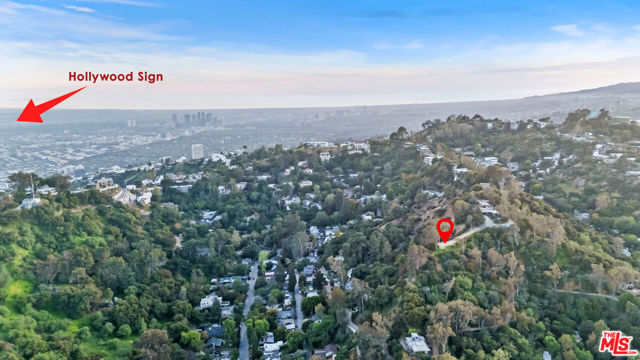 8815 Crescent Drive, Los Angeles CA: https://media.crmls.org/mediaz/d8e93e9f-3d2b-4128-bf46-8e79625ae8db.jpg