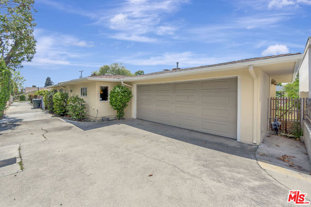 9855 Emperor Avenue, Arcadia CA: https://media.crmls.org/mediaz/d8e96698-f8c5-4125-bca6-7782607ba5b2.jpg