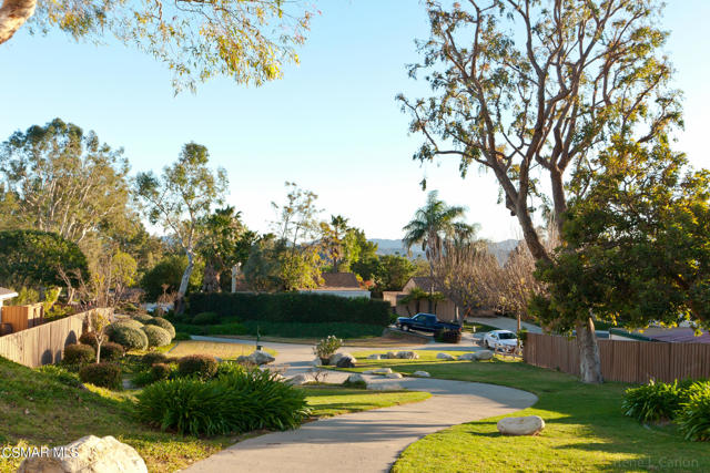 2743 Rustic Glen Drive, Thousand Oaks CA: https://media.crmls.org/mediaz/d8e9df6b-c5cc-4940-ae4c-8c34926c0d6f.jpg