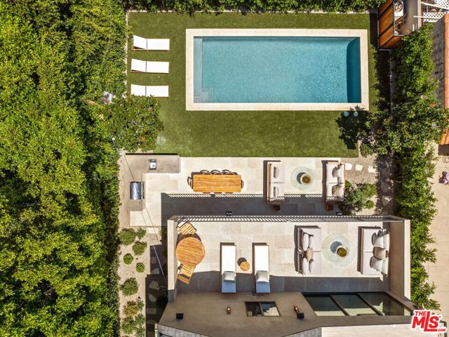 636 N Laurel Avenue, Los Angeles CA: https://media.crmls.org/mediaz/d8e9f8fe-a5e7-4d91-a0af-18b900dcab43.jpg