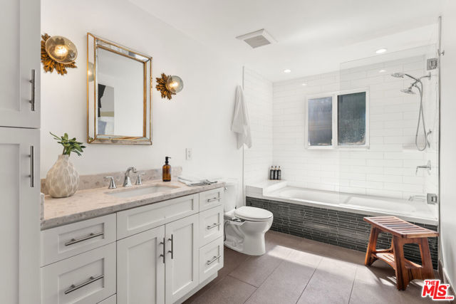 6475 San Marco Circle, Los Angeles CA: https://media.crmls.org/mediaz/d8ea13f7-978d-4719-b4a7-b1157ced49e8.jpg