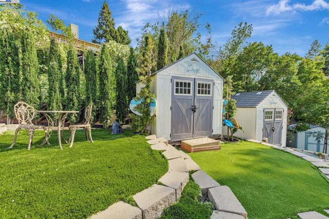 324 Merrilee Place, Danville CA: https://media.crmls.org/mediaz/d8eabb88-21f2-4b7f-bdcd-ee26f3903d73.jpg