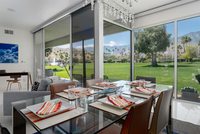 26 Lakeview Circle, Palm Springs CA: https://media.crmls.org/mediaz/d8eae679-56d7-4f00-a21d-12c4e04a0f1c.jpg
