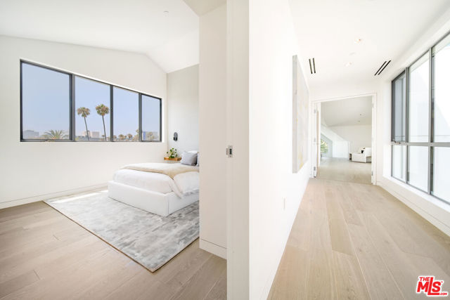 8600 Wilshire Boulevard, Beverly Hills CA: https://media.crmls.org/mediaz/d8ec279c-d5fb-4996-97e7-1b5769b16b14.jpg
