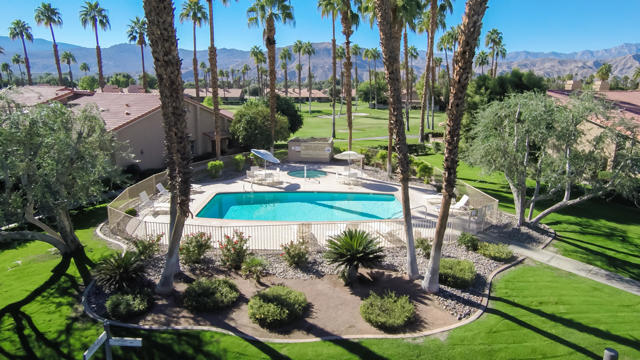 49 Camisa Lane, Palm Desert CA: https://media.crmls.org/mediaz/d8ec61b0-eee3-44bf-bb19-111d1d61b91f.jpg