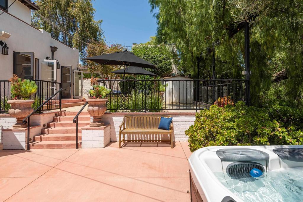 2727 Dove Street