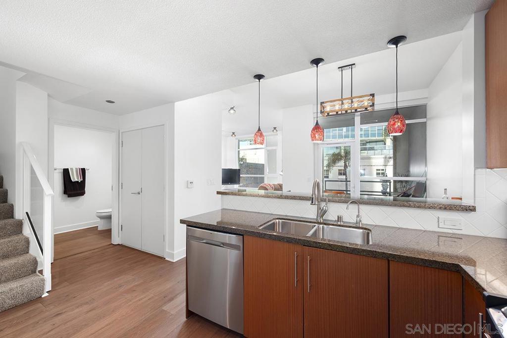 325 7th Ave - photo 20