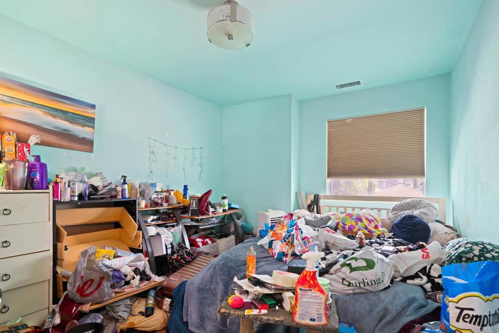 https://media.crmls.org/mediaz/d8ee3496-8181-4b51-9d01-7292776355e1.jpg?preset=X-Large