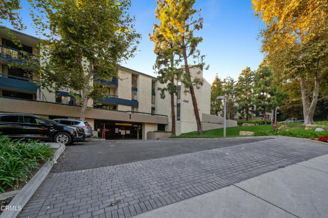 4041 Via Marisol, Los Angeles CA: https://media.crmls.org/mediaz/d8eef2aa-227b-48ec-b5d4-0fc0b6213190.jpg