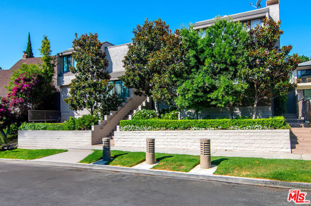 1621 Hilts Avenue, Los Angeles CA: https://media.crmls.org/mediaz/d8ef0175-9d74-4606-85a0-70b108154234.jpg