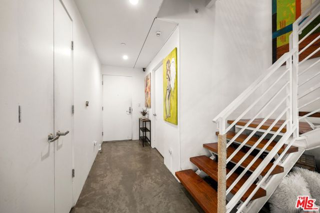 2400 Corinth Avenue, Los Angeles CA: https://media.crmls.org/mediaz/d8ef1045-ef7f-4a2f-b4db-9c9dac0dcd5d.jpg