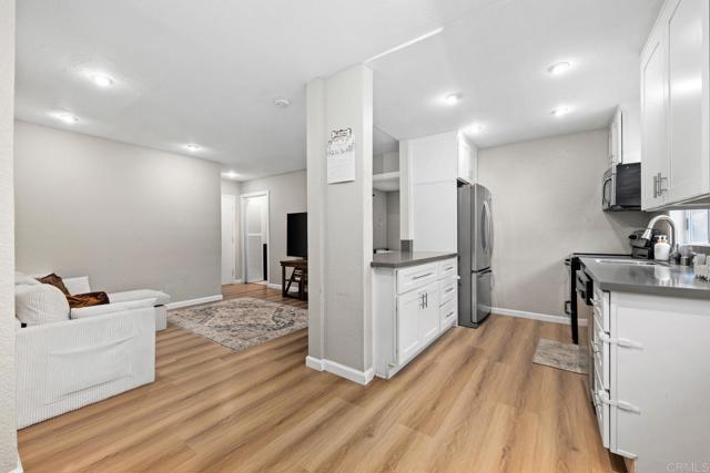 Detail Gallery Image 5 of 18 For 3140 Midway Dr #A107,  San Diego,  CA 92110 - 1 Beds | 1 Baths