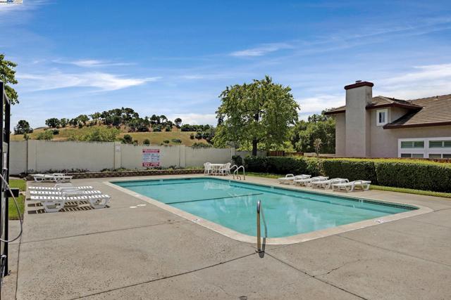 2227 Foxhill Drive, Martinez CA: https://media.crmls.org/mediaz/d8f10e64-86c6-4906-82ea-740aeaaa78ac.jpg