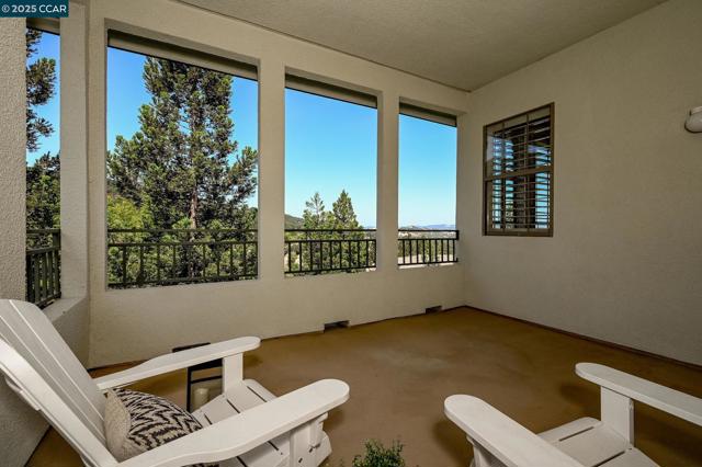 5954 Autumnwood Dr, Walnut Creek CA: https://media.crmls.org/mediaz/d8f30e7e-a78e-40c7-9b50-aa9d34404780.jpg