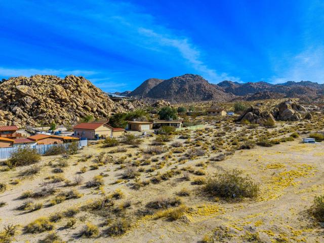 7215 Mt Lassen Avenue, Joshua Tree CA: https://media.crmls.org/mediaz/d8f332a5-5794-4d1d-a5b1-fbb0e4b3f887.jpg