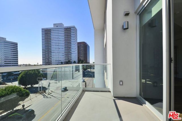 1168 S Barrington Avenue, Los Angeles CA: https://media.crmls.org/mediaz/d8f33b98-afcc-4250-80a6-7ebd57b34b3a.jpg