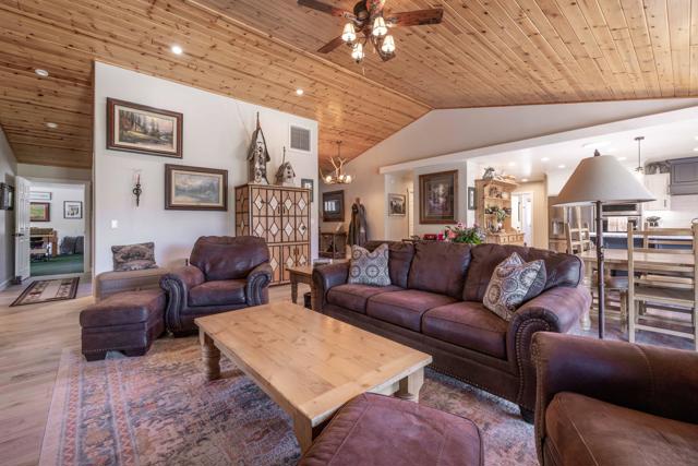 1188 Monte Vista Drive, Big Bear CA: https://media.crmls.org/mediaz/d8f364c8-3326-4dac-b4cc-12d63ddf0570.jpg