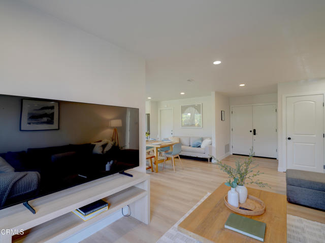 Detail Gallery Image 12 of 37 For 29047 Ironwood Ln, Saugus,  CA 91390 - 3 Beds | 3/1 Baths